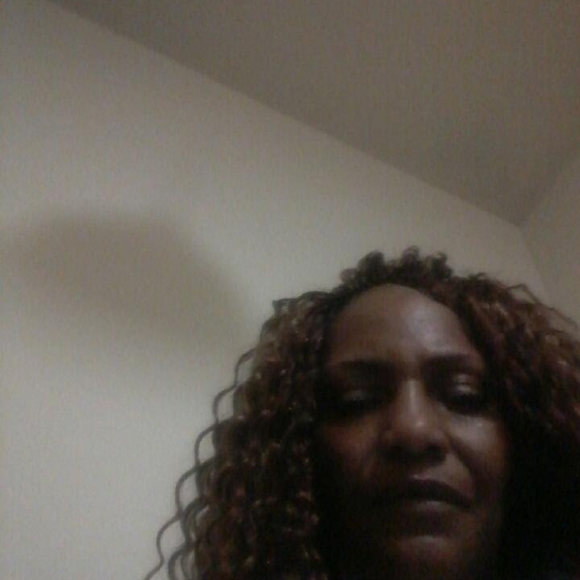 Meet your Posher, Nicole - Picture 2 of 2